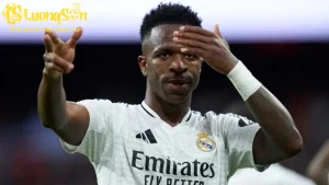 Vinicius Jr vẫn muốn gắn bó với Real Madrid (Ảnh: Marca).